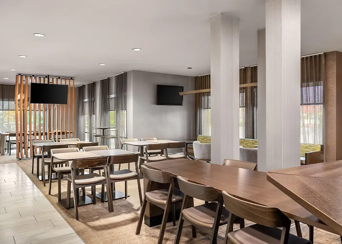 Springhill By Marriott Chicago Hotel